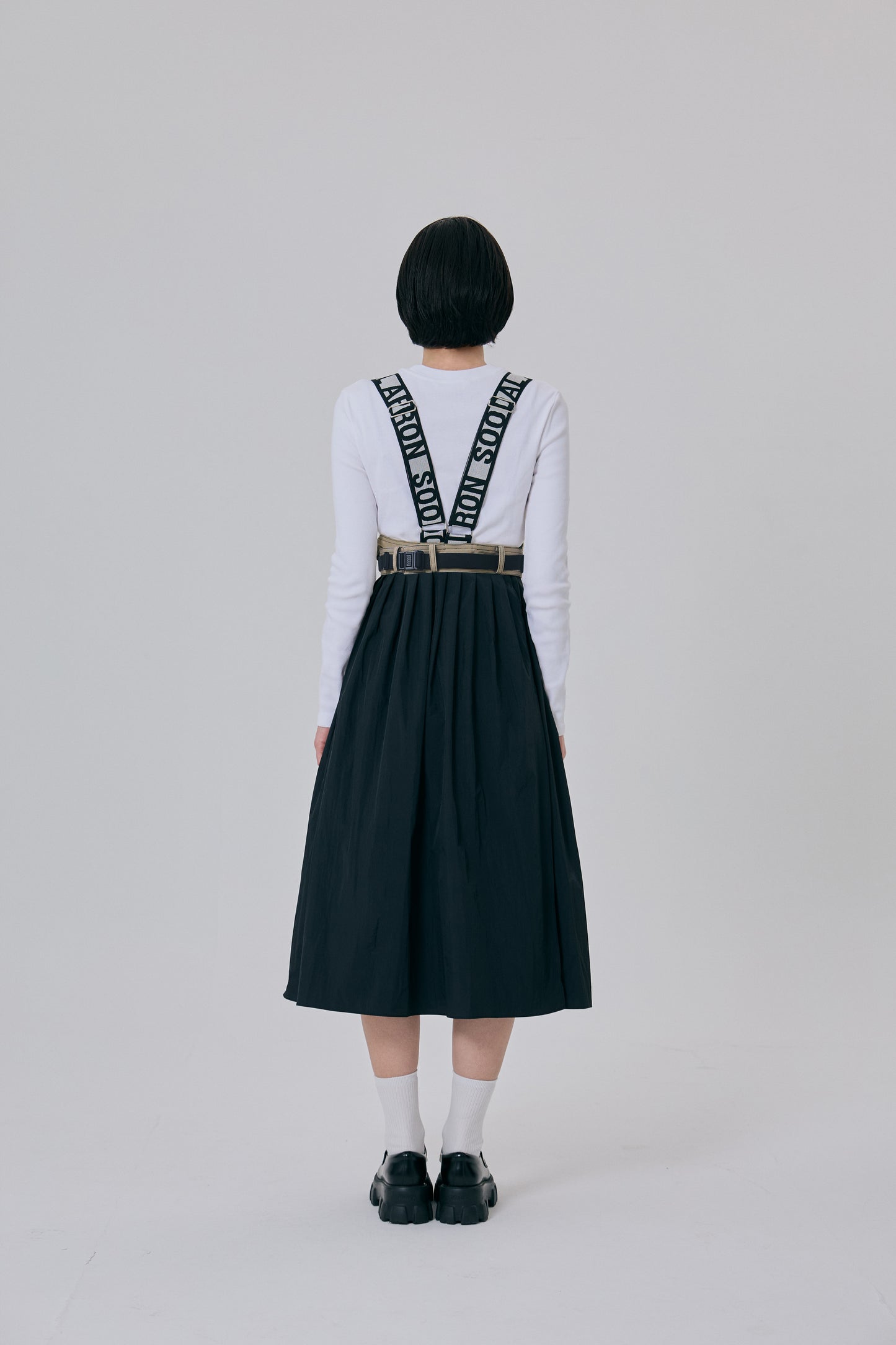 プリーツオーバーロールグラフィックエプロン